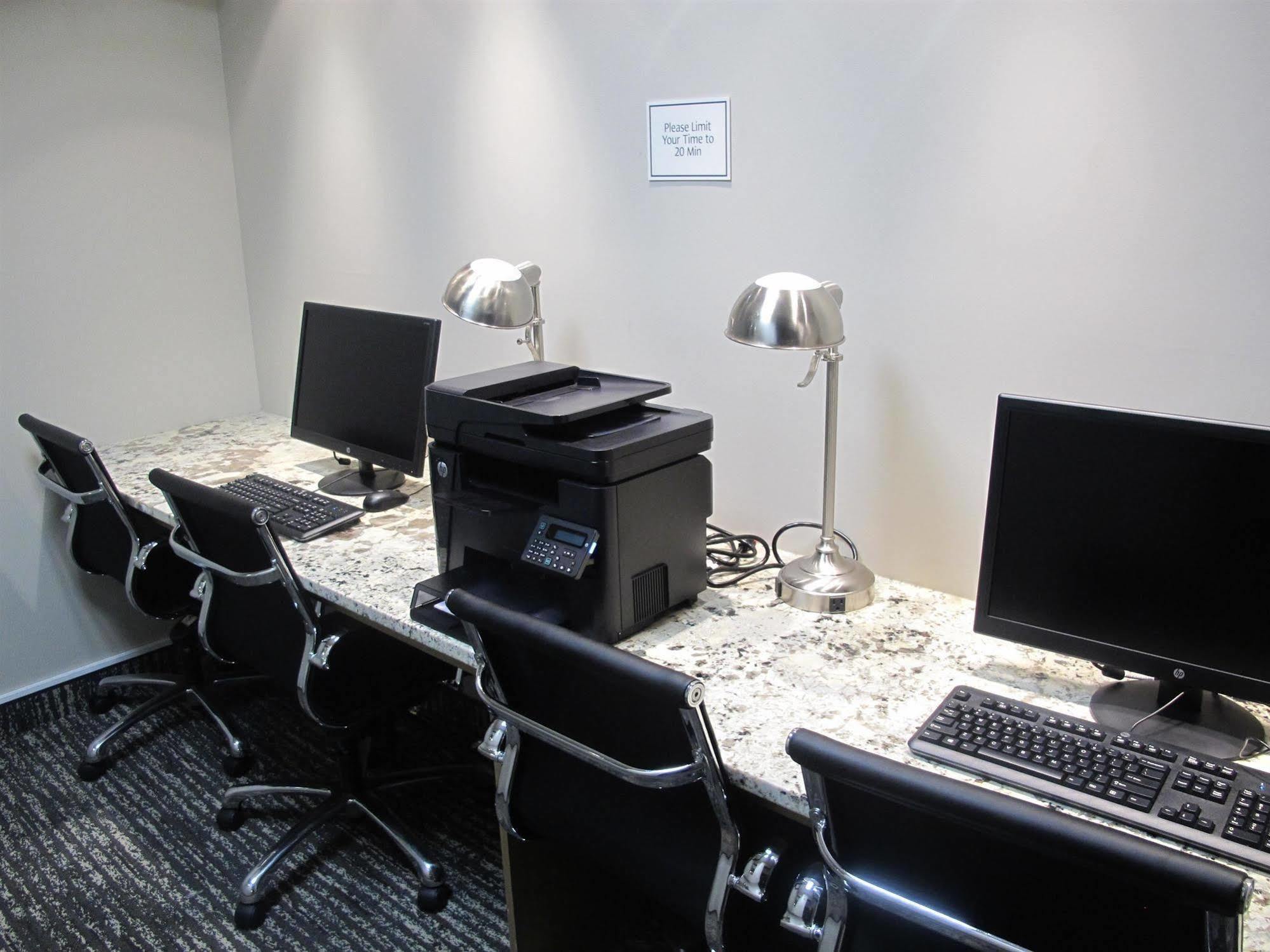 Best Western Plus Chestermere Hotel Esterno foto