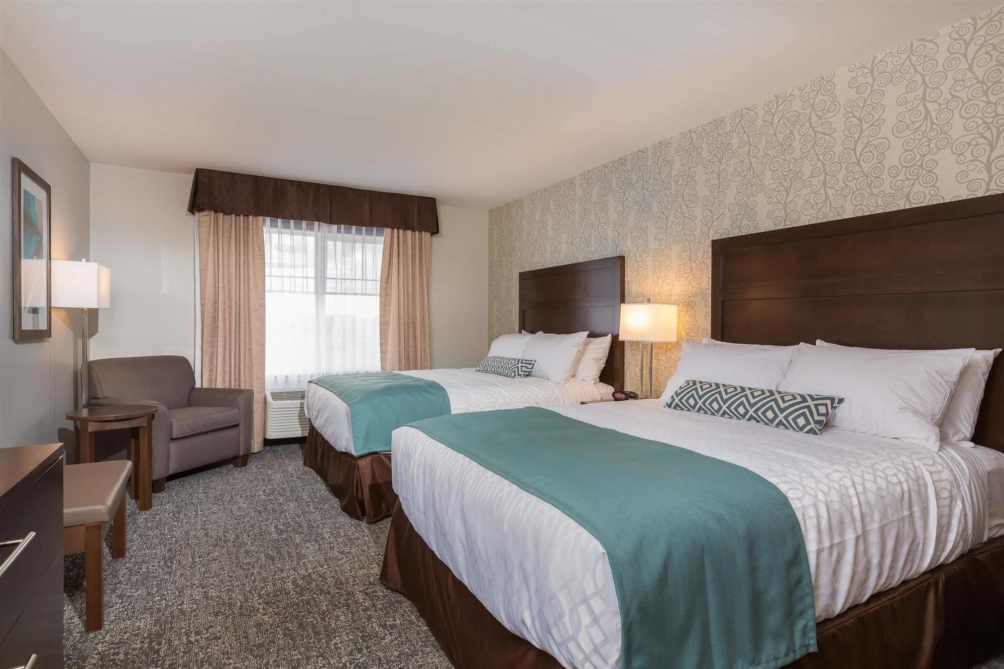 Best Western Plus Chestermere Hotel Esterno foto